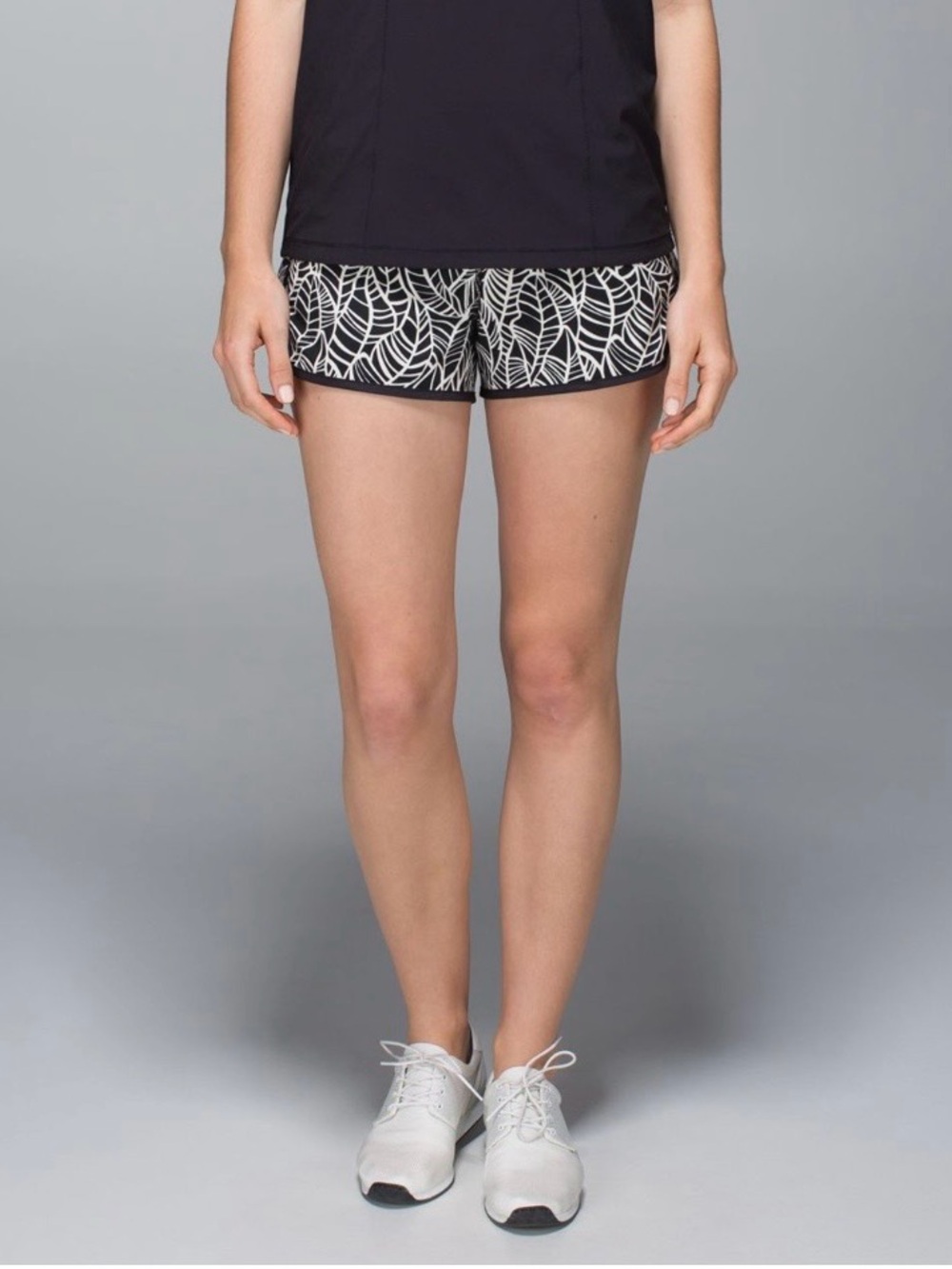 Lululemon Women’s Run Speed Short 2.5” Pretty Palm Black Angel Wing Black Size 6